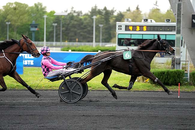 Photo d'arrivée de la course pmu PRIX ASCHERA à PARIS-VINCENNES le Vendredi 17 avril 2026