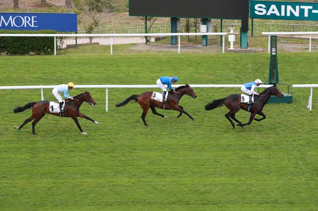 Photo d'arrivée de la course pmu PRIX TOURBILLON à SAINT CLOUD le Vendredi 17 avril 2026