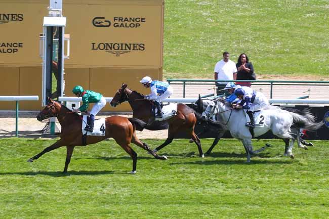 Photo d'arrivée de la course pmu PRIX DE BARBEVILLE à LONGCHAMP le Dimanche 26 avril 2026