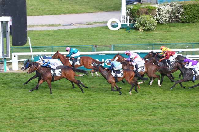 Photo d'arrivée de la course pmu PRIX DE LA RUE DU BOUT DU MONDE à LONGCHAMP le Dimanche 26 avril 2026