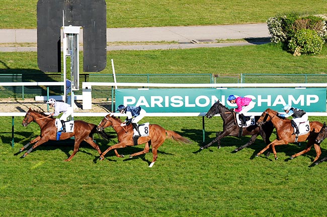 Photo d'arrivée de la course pmu PRIX DE BALARD à LONGCHAMP le Jeudi 30 avril 2026