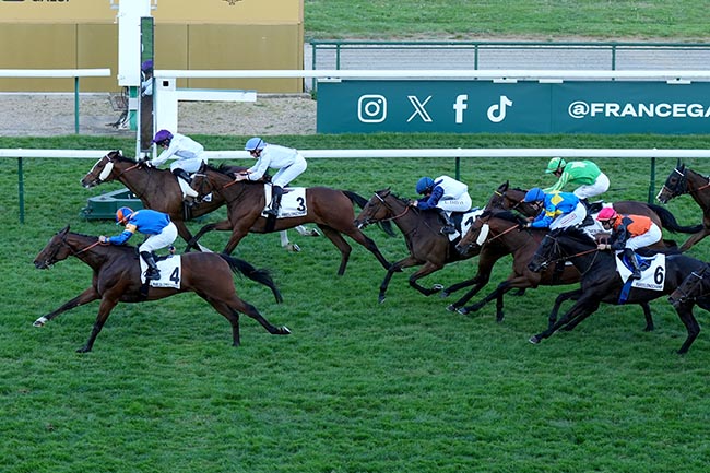 Photo d'arrivée de la course pmu PRIX DU VAL DE GRACE à LONGCHAMP le Jeudi 30 avril 2026
