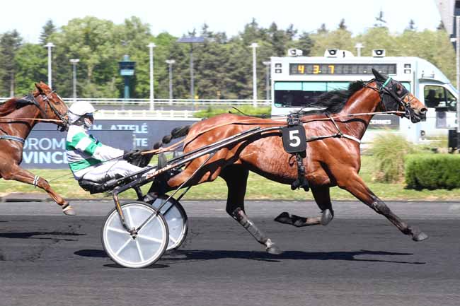 Photo d'arrivée de la course pmu PRIX D'EAUZE à PARIS-VINCENNES le Jeudi 30 avril 2026