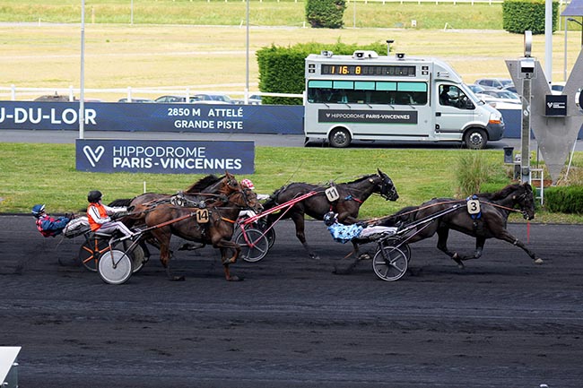 Photo d'arrivée de la course pmu PRIX DE CHATEAU-DU-LOIR à PARIS-VINCENNES le Samedi 2 mai 2026
