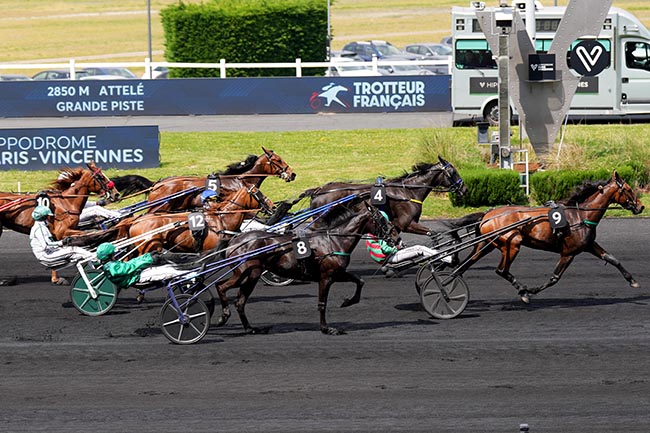Photo d'arrivée de la course pmu PRIX DE MARCQ-EN-BAROEUL à PARIS-VINCENNES le Samedi 2 mai 2026