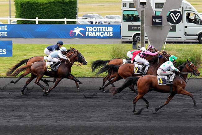Photo d'arrivée de la course pmu PRIX ROGER LEDOYEN à PARIS-VINCENNES le Samedi 2 mai 2026