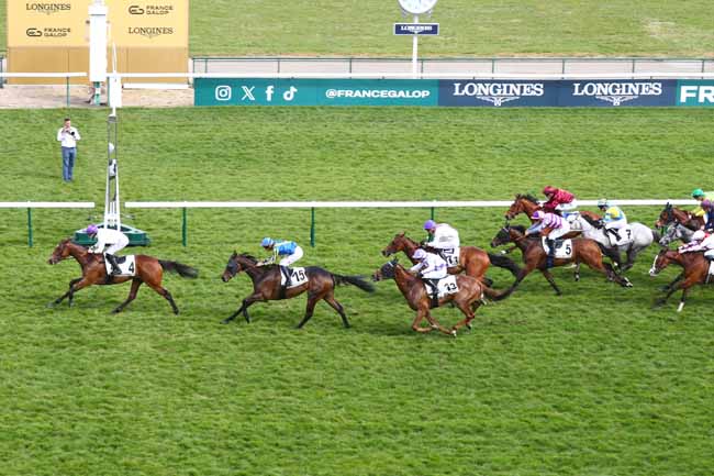 Photo d'arrivée de la course pmu PRIX DE L'HOTEL DE LASSAY à LONGCHAMP le Dimanche 3 mai 2026