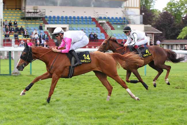 Photo d'arrivée de la course pmu PRIX HYERES III à COMPIEGNE le Lundi 4 mai 2026