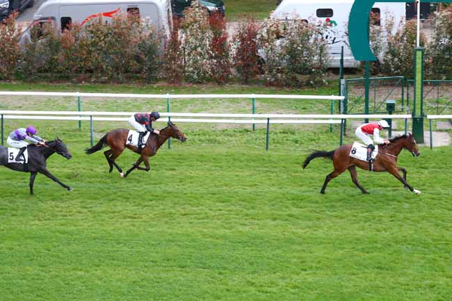 Photo d'arrivée de la course pmu PRIX DU MONT DE PO à CHANTILLY le Lundi 4 mai 2026