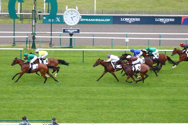 Photo d'arrivée de la course pmu PRIX DES LILAS à CHANTILLY le Lundi 4 mai 2026