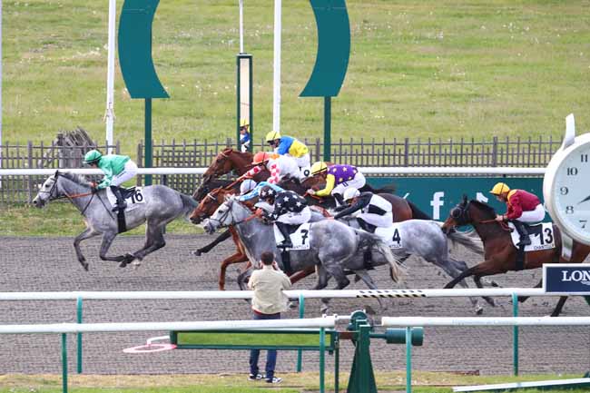 Photo d'arrivée de la course pmu PRIX DE BARON à CHANTILLY le Lundi 4 mai 2026