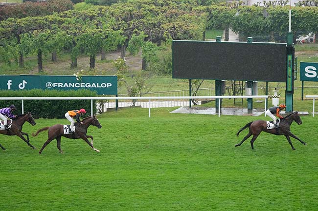 Photo d'arrivée de la course pmu PRIX DU HARAS DE LA CELLE-SAINT-CLOUD à SAINT CLOUD le Mardi 5 mai 2026