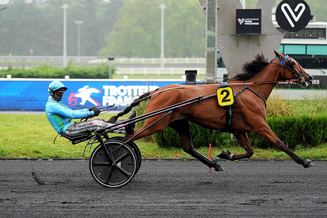Photo d'arrivée de la course pmu PRIX AMBROSIA à PARIS-VINCENNES le Mardi 5 mai 2026