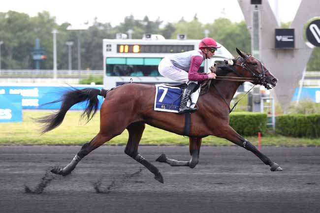 Photo d'arrivée de la course pmu PRIX LAVATER - ETRIER 4 ANS Q3 à PARIS-VINCENNES le Vendredi 29 mai 2026