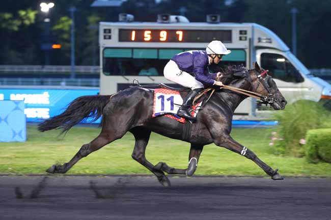 Photo d'arrivée de la course pmu PRIX VICTOR CAVEY - ETRIER 5 ANS Q3 à PARIS-VINCENNES le Vendredi 29 mai 2026