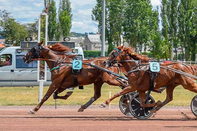 Photo d'arrivée de la course pmu PRIX DE SAINT-PLAISIR à VICHY le Lundi 1 juin 2026