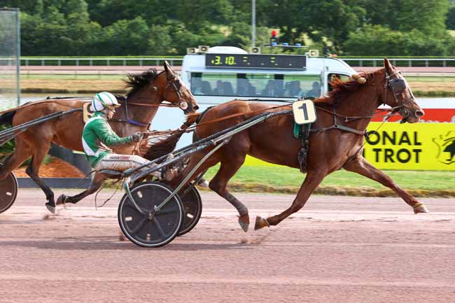 Photo d'arrivée de la course pmu PRIX VYV AMBULANCE à LAVAL le Mercredi 3 juin 2026