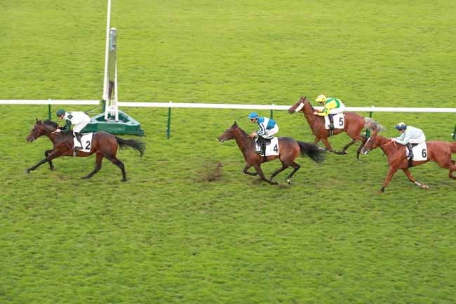 Photo d'arrivée de la course pmu RFM PRIX DE CHAMPERRET à LONGCHAMP le Jeudi 4 juin 2026