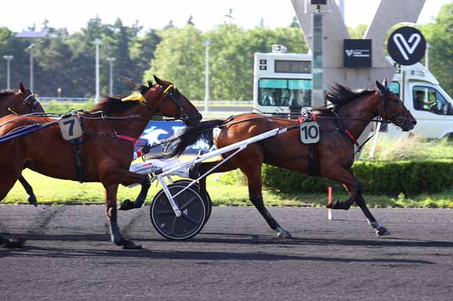 Photo d'arrivée de la course pmu PRIX DE LA MATERNELLE FONTENAY (PRIX TITANIA) à PARIS-VINCENNES le Vendredi 5 juin 2026