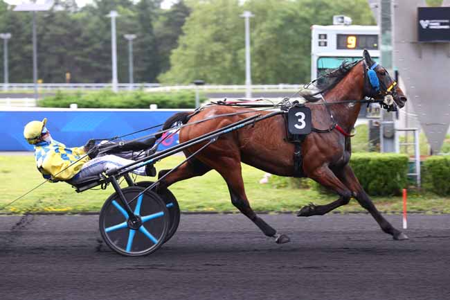 Photo d'arrivée de la course pmu PRIX DE LA MATERNELLE GALLIENI (PRIX MARSIK) à PARIS-VINCENNES le Vendredi 5 juin 2026