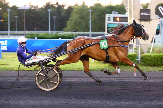 Photo d'arrivée de la course pmu PRIX DE L'ECOLE GUY MOCQUET (PRIX D'ISTRES) à PARIS-VINCENNES le Vendredi 5 juin 2026