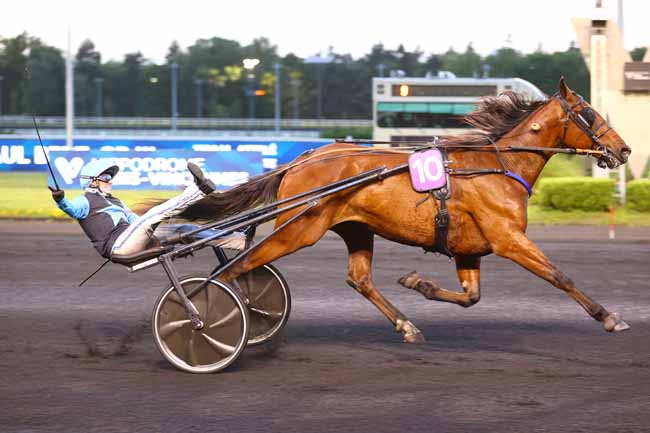Photo d'arrivée de la course pmu PRIX DE L'ECOLE PAUL BERT (PRIX DE GIEN) à PARIS-VINCENNES le Vendredi 5 juin 2026