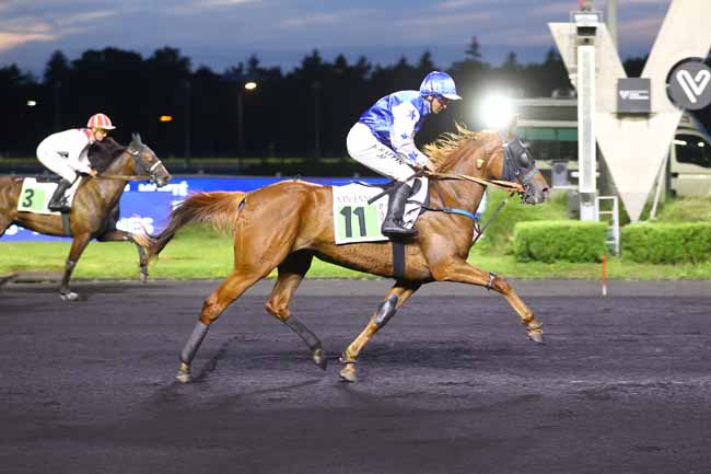 Photo d'arrivée de la course pmu PRIX DE L'ECOLE VICTOR HUGO (PRIX LYDIA) à PARIS-VINCENNES le Vendredi 5 juin 2026