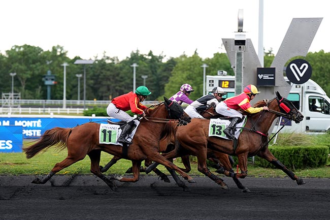 Photo d'arrivée de la course pmu PRIX DE PLOERMEL à PARIS-VINCENNES le Mardi 9 juin 2026
