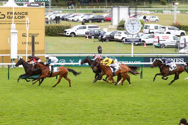 Photo d'arrivée de la course pmu PRIX DES PETITS CHAMPS à LONGCHAMP le Jeudi 11 juin 2026
