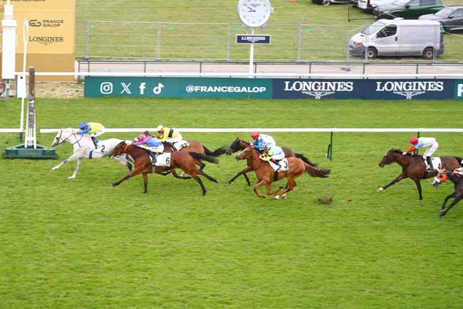 Photo d'arrivée de la course pmu PRIX DU CHATEAU DE VANVES à LONGCHAMP le Jeudi 11 juin 2026