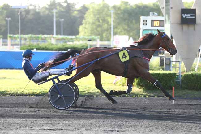 Photo d'arrivée de la course pmu PRIX EUDORA à PARIS-VINCENNES le Vendredi 12 juin 2026