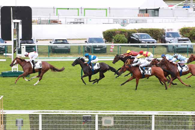Photo d'arrivée de la course pmu PRIX DU QUAI DE JEMMAPES à LONGCHAMP le Lundi 15 juin 2026