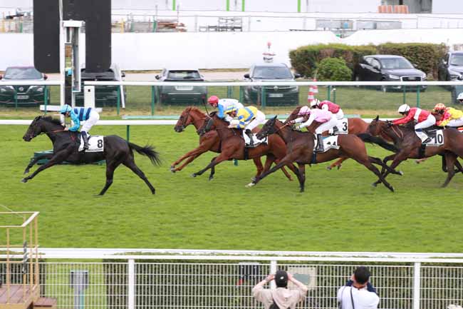 Photo d'arrivée de la course pmu PRIX DE LA GRANGE AUX BELLES à LONGCHAMP le Lundi 15 juin 2026