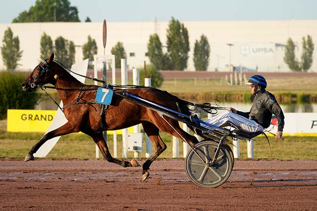 Photo d'arrivée de la course pmu PRIX DE BEAUMONT-DE-LOMAGNE à AGEN LE PASSAGE le Mercredi 17 juin 2026