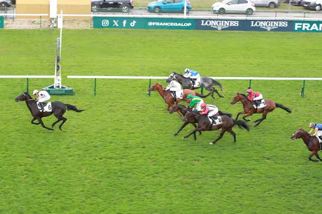 Photo d'arrivée de la course pmu PRIX DES AMAZONES - TROPHEE STUDIO HARCOURT à LONGCHAMP le Jeudi 18 juin 2026