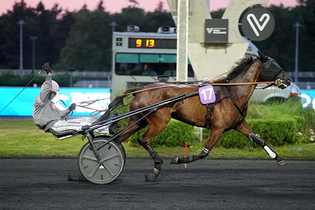 Photo d'arrivée de la course pmu PRIX EURYKLEIA à PARIS-VINCENNES le Vendredi 19 juin 2026