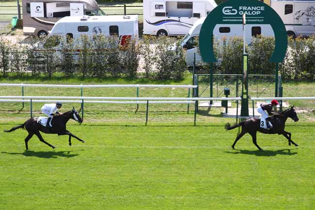 Photo d'arrivée de la course pmu PRIX DE RIQUEBOURG à CHANTILLY le Vendredi 19 juin 2026
