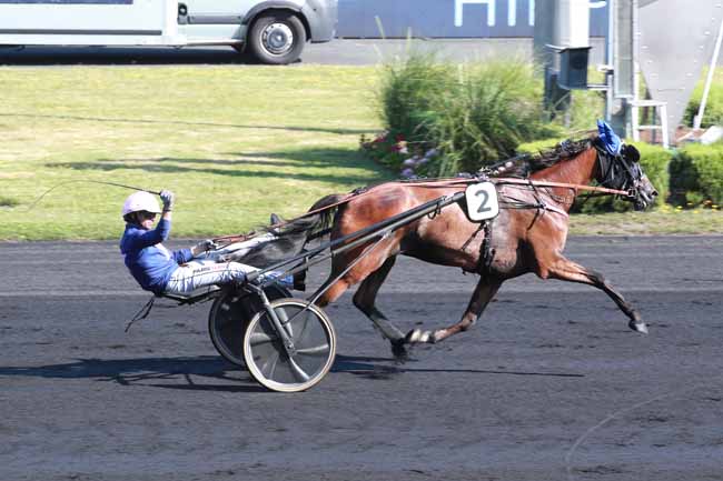 Photo d'arrivée de la course pmu PRIX DE GROSBOIS - PRIX BERTRAND DELOISON à PARIS-VINCENNES le Dimanche 21 juin 2026