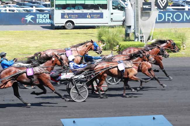 Photo d'arrivée de la course pmu PRIX RENE BALLIERE - PRIX D'ETE à PARIS-VINCENNES le Dimanche 21 juin 2026