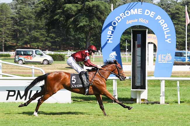Photo d'arrivée de la course pmu PRIX DES IRIS à LYON PARILLY le Lundi 22 juin 2026