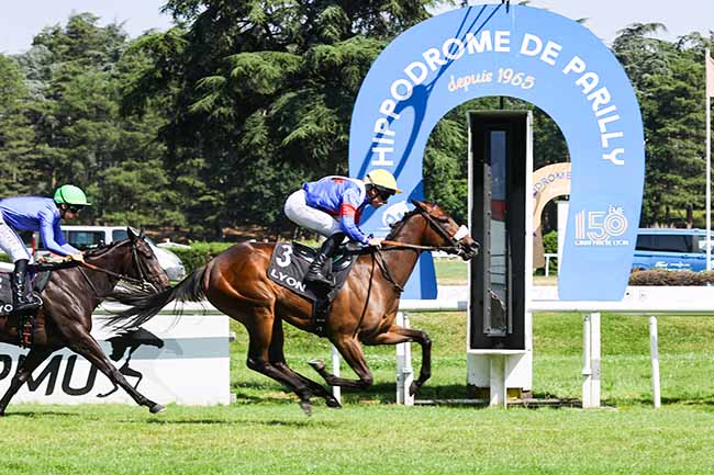 Photo d'arrivée de la course pmu PRIX DES FLEURS à LYON PARILLY le Lundi 22 juin 2026