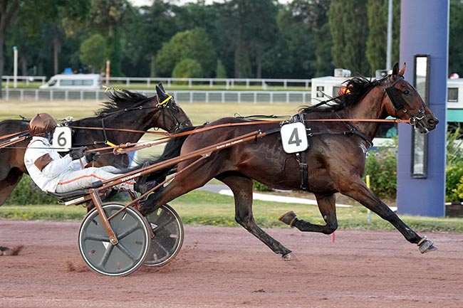 Photo d'arrivée de la course pmu PRIX IRENE à ENGHIEN le Mardi 23 juin 2026