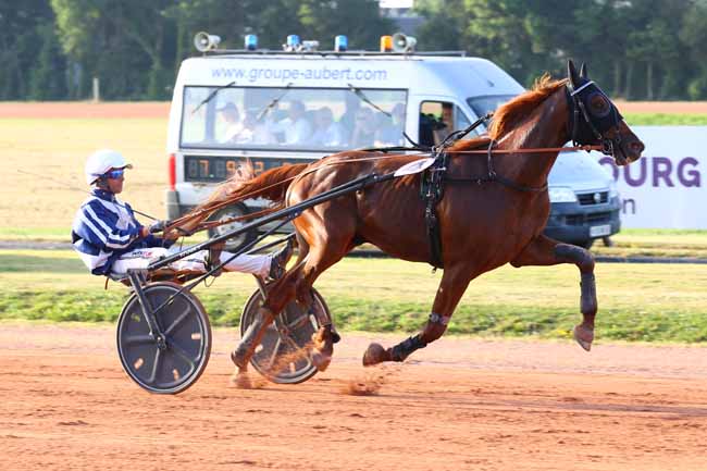 Photo d'arrivée de la course pmu PRIX HOTEL-RESTAURANT LE SAINTE-MERE à CHERBOURG le Mercredi 24 juin 2026