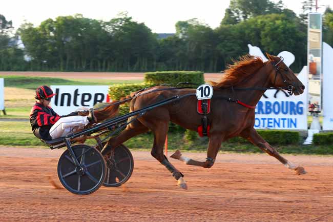 Photo d'arrivée de la course pmu PRIX LE COTENTIN - PRIX DEPARTEMENT DE LA MANCHE à CHERBOURG le Mercredi 24 juin 2026
