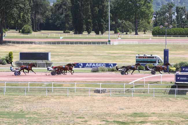 Photo d'arrivée de la course pmu PRIX DE LA PLACE DES ALPES à ENGHIEN le Jeudi 25 juin 2026