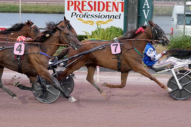 Photo d'arrivée de la course pmu PRIX ASSURANCES CREDIT MUTUEL à LAVAL le Jeudi 25 juin 2026