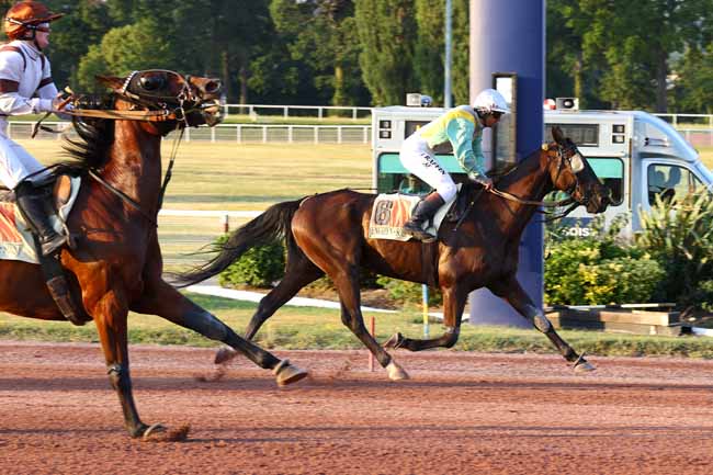 Photo d'arrivée de la course pmu PRIX FURNERIUS à ENGHIEN le Vendredi 26 juin 2026