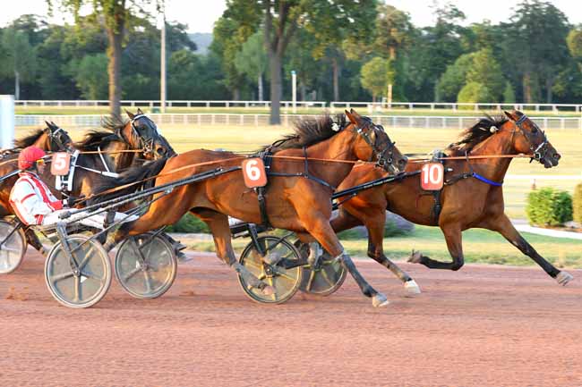 Photo d'arrivée de la course pmu PRIX ISIS à ENGHIEN le Vendredi 26 juin 2026