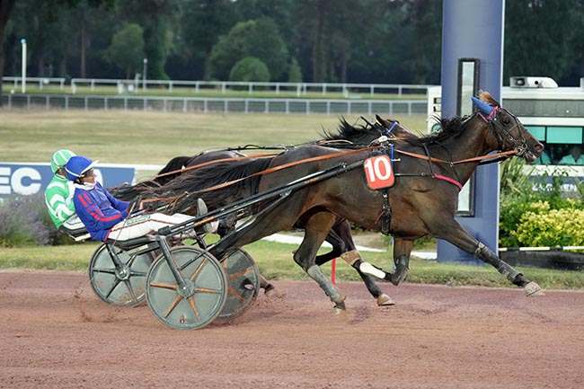 Photo d'arrivée de la course pmu PRIX DE ROUVROY à ENGHIEN le Samedi 27 juin 2026