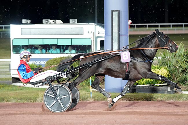 Photo d'arrivée de la course pmu PRIX DU PONT DE L'ARCHEVECHE à ENGHIEN le Samedi 27 juin 2026